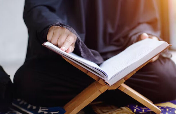 Thawus, Wanita Haid Membaca Al-Qur’an