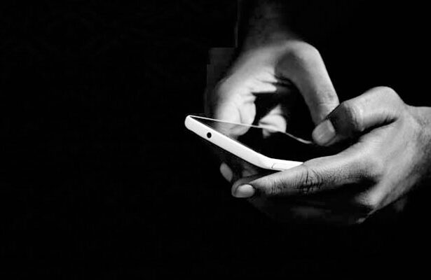 Hukum Nonton Film Porno, Syirik Modern, Akhlak Publik di Media Sosial, cemburu, suami, Puasa, Maksiat Tersembunyi, WA, Chat WA, Judi Slot, Aib
