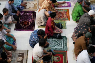 shalat sunnah saat khutbah