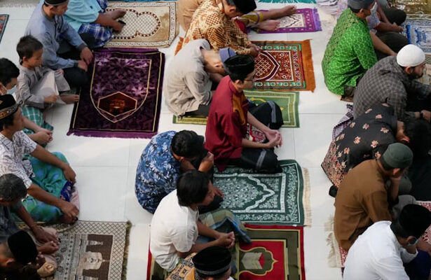 shalat sunnah saat khutbah