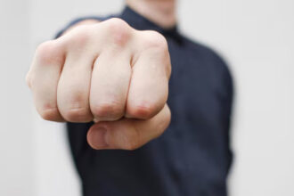 Suami, Orang yang Tidak Boleh Dijadikan Teman, Dusta atas Nama Allah