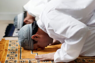 Tempat Terlarang Shalat, Sujud Sahwi, Shalat berjamaah adalah ibadah yang mengandung banyak pelajaran tentang kebersamaan dan persatuan umat Islam.