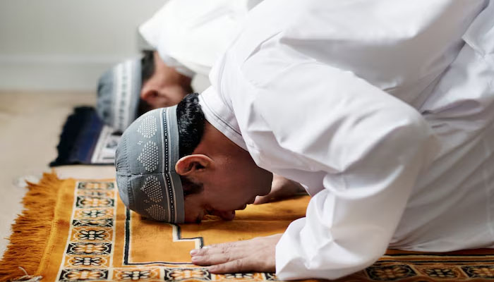Tempat Terlarang Shalat, Sujud Sahwi, Shalat berjamaah adalah ibadah yang mengandung banyak pelajaran tentang kebersamaan dan persatuan umat Islam.