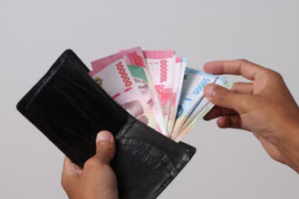 Utang, Keuangan, Ciri Orang Pelit, Suami zakat,Cara Berhemat, utang, 2 Juta, Uang Istri, rezeki halal, tahlilan, gaji suami, korupsi, riba, gaji, penghasilan, poligami, Cara Nabung