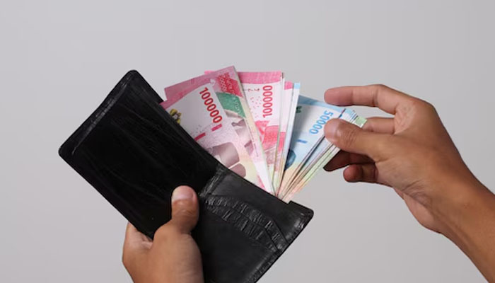 Utang, Keuangan, Ciri Orang Pelit, Suami zakat,Cara Berhemat, utang, 2 Juta, Uang Istri, rezeki halal, tahlilan, gaji suami, korupsi, riba, gaji, penghasilan, poligami, Cara Nabung