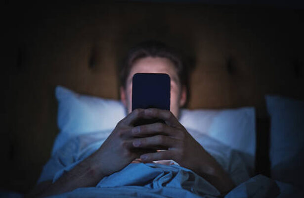 dampak tidur berdekatan dengan HP, brainrot, judi online, Jantung, sinyal hp, Haraam but Normalized, istri, dosa jariyah, video