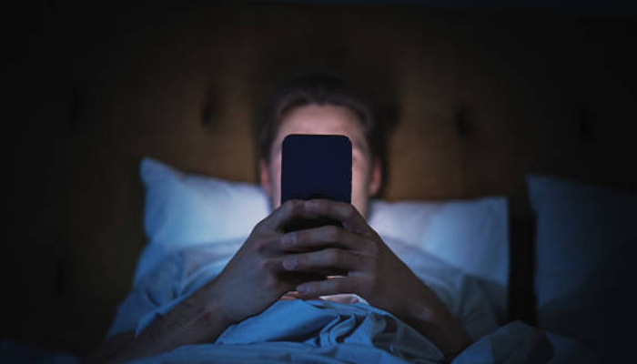 dampak tidur berdekatan dengan HP, brainrot, judi online, Jantung, sinyal hp, Haraam but Normalized, istri, dosa jariyah, video