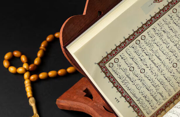memegang Al-Qur'an saat junubMembaca Al-Qur’an