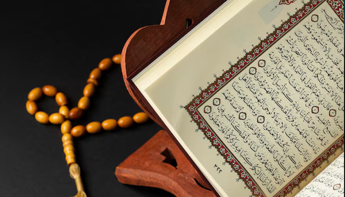 memegang Al-Qur'an saat junubMembaca Al-Qur’an