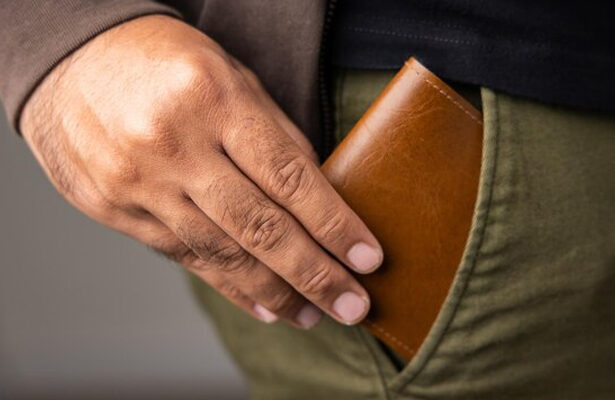 dompet tebal dalam saku, Ciri Orang yang Tidak Mau Bayar Utang