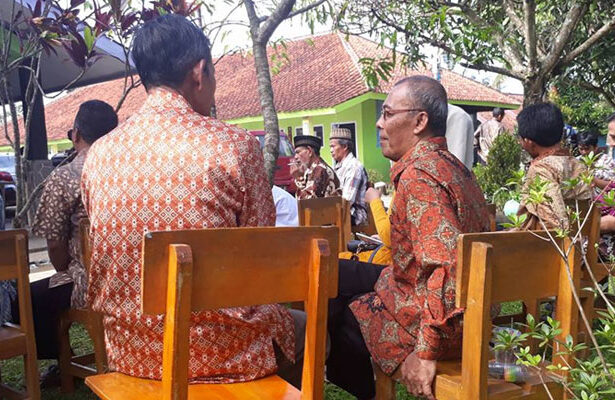 Resepsi Pernikahan dengan Menutup Jalan