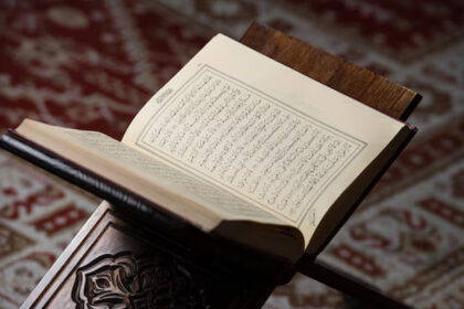 Hukum Tilawah Sambil Tiduran, Kisah dalam Al-Qur’an, Surat Pertama Al-Qur’an, membaca al-quran, Khattam Quran, Al-Qur’an, Umar bin Khattab, Surat Al-Baqarah, membaca al-qur'an, Surah Al-'Alaq