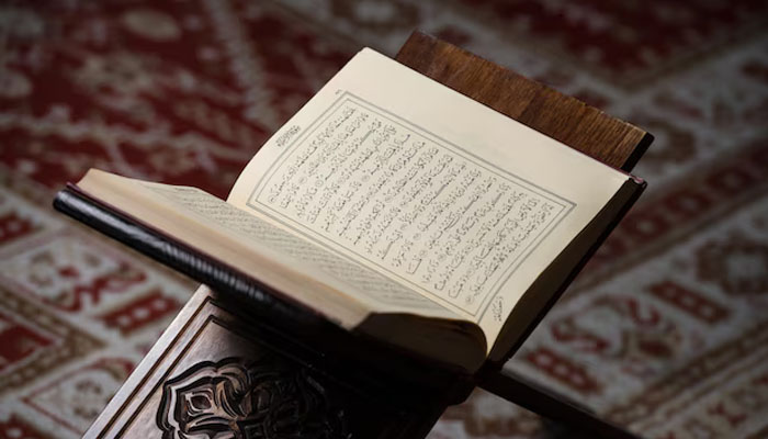 Hukum Tilawah Sambil Tiduran, Kisah dalam Al-Qur’an, Surat Pertama Al-Qur’an, membaca al-quran, Khattam Quran, Al-Qur’an, Umar bin Khattab, Surat Al-Baqarah, membaca al-qur'an, Surah Al-'Alaq