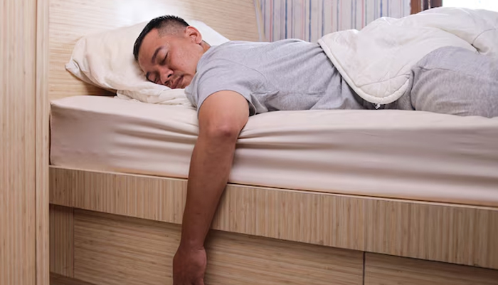 tidur tengkurap