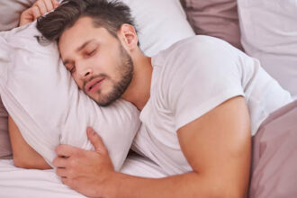 posisi tidur menindih kepala, Perkara Penghalang Rezeki, Ramadhan, Tidur,tidur siang, Tidur Sore, Cara Stop Mendengkur, Cara Stop Mendengkur