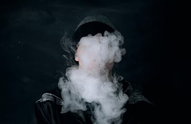 sesajen, sukun, Rokok, hantu, Perempuan Merokok, Paru-paru Perokok, Syarat Menikah