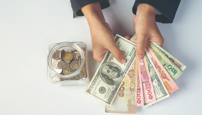 gaji, kredit, rupiah, dolar, masyarakat desa, bank, riba, gaji, Pinjol, Qadirun ‘Alal Kasbi