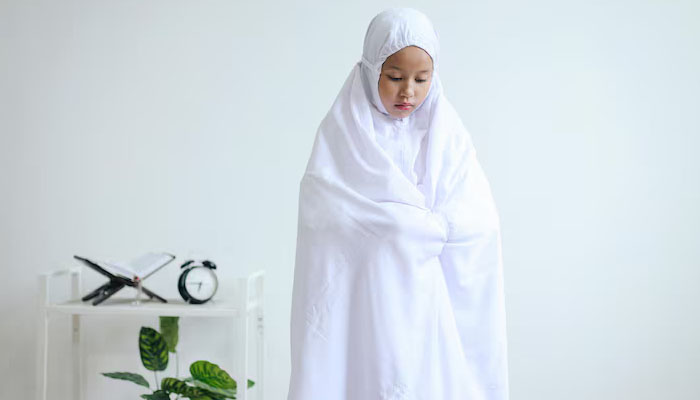 rambut terlihat dari mukena, Istihadhoh