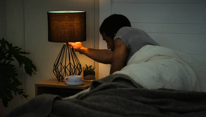 Tidur dengan Lampu Menyala