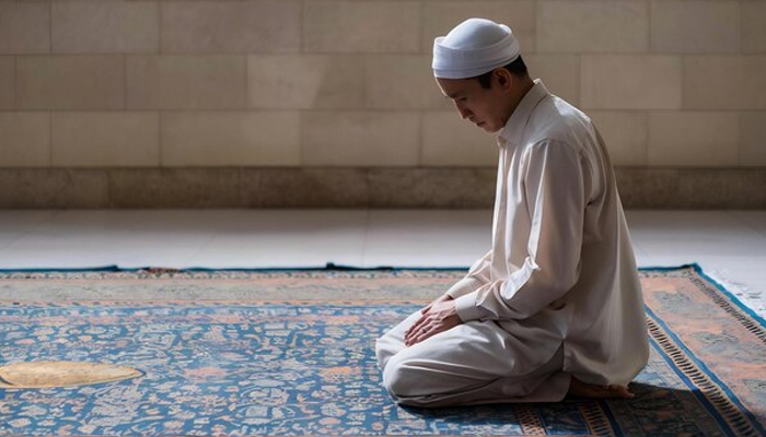 melihat HP saat shalat