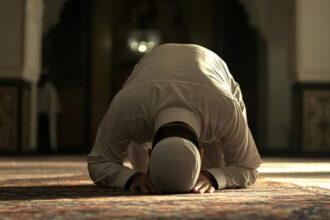 shalat sambil menangis