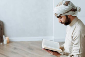 membaca Al-Qur'an sambil berbaring, membaca al-quran