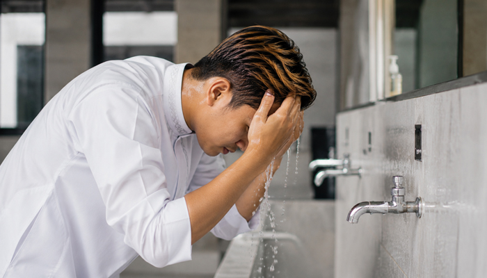 rambut diwarnai