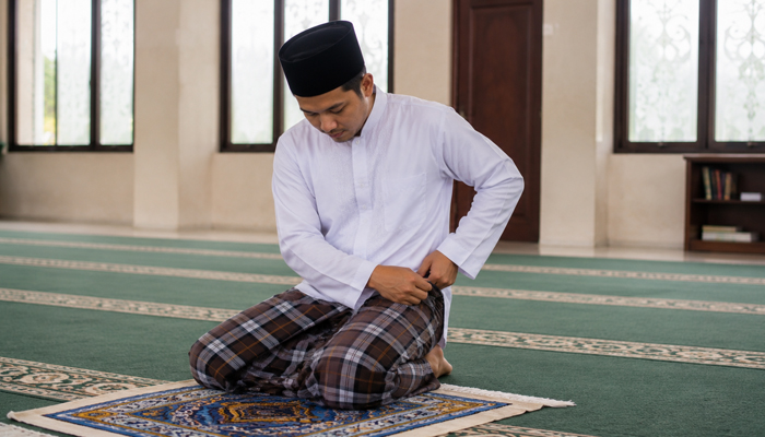 aurat terbuka saat shalat