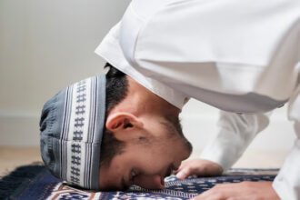memperpanjang sujud