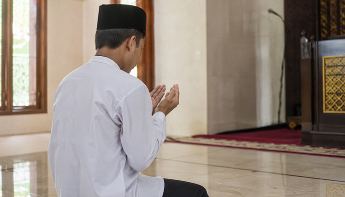berdoa tanpa mengangkat tangan