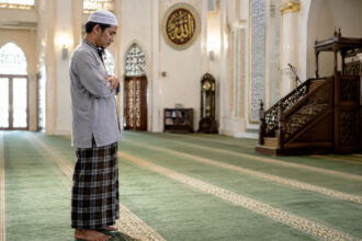 shalat tapi pikiran ke mana-mana
