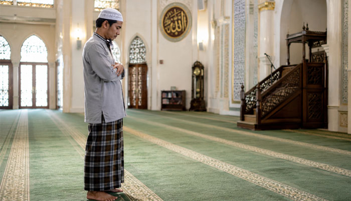 shalat tapi pikiran ke mana-mana