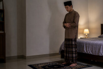 mengganti surat dalam shalat