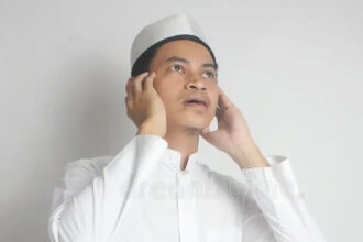 adzan menghadap kiblat