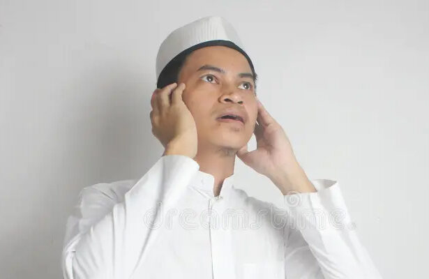adzan menghadap kiblat