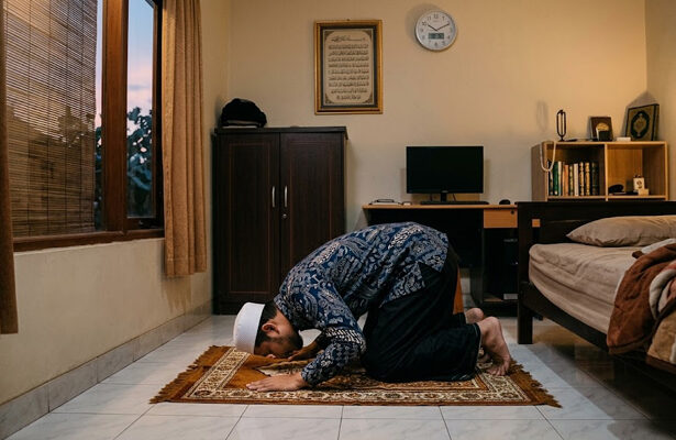 membatalkan shalat