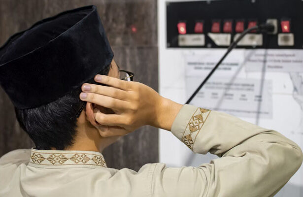 muadzin menjadi imam