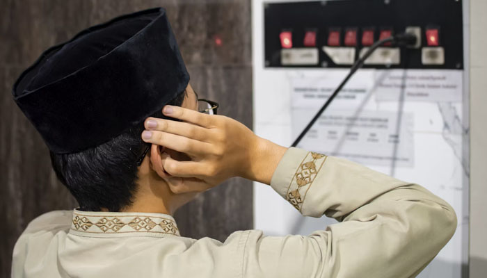 muadzin menjadi imam